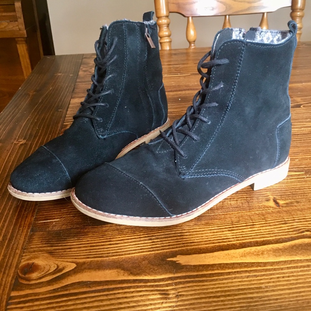 Toms black suede ankle boots